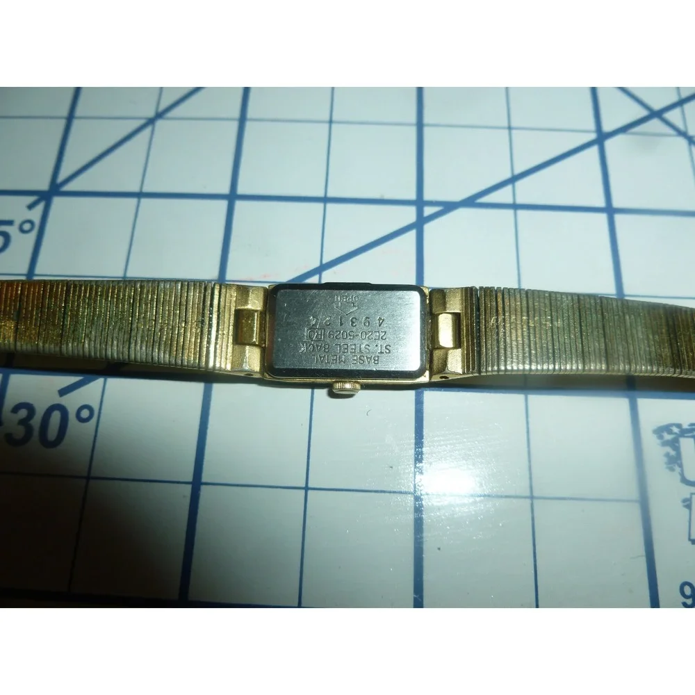 Vintage Seiko Quartz Womens Watch‎ Gold Tone Rectangle 2E20-5029 Textured Band